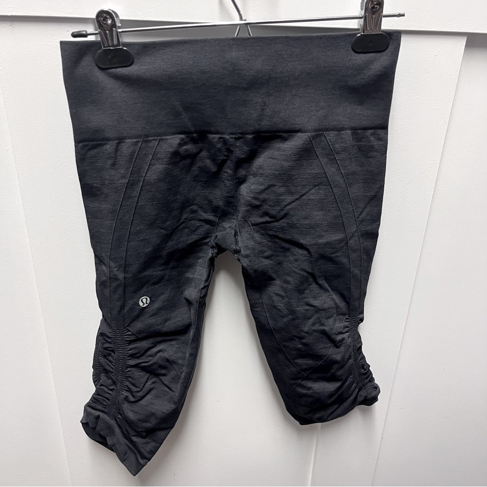 Lululemon in the‎ flow scrunch crop leggings charcoal grey size 6